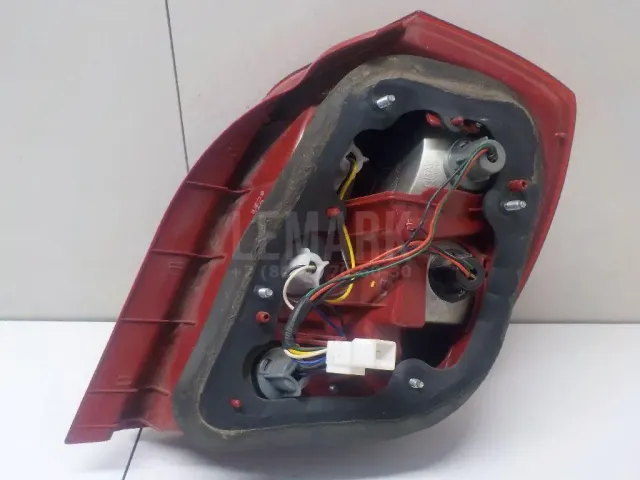 Фонарь задний левый для  GM Pontiac Vibe 2002-2007