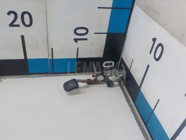 Ручка открывания лючка бензобака