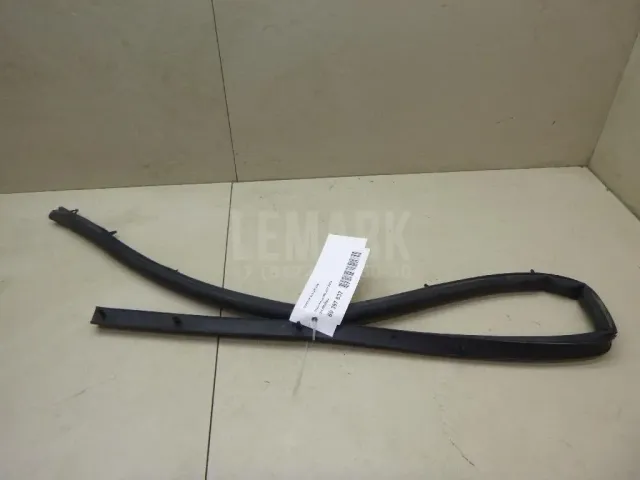Уплотнитель капота для  BMW X5 F15/F85 2013-2018