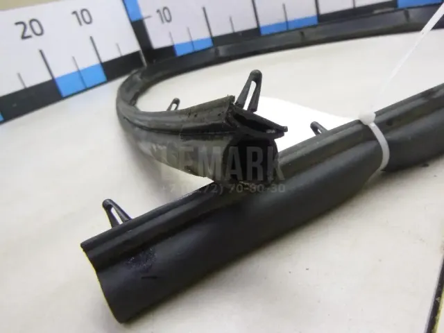 Уплотнитель капота для  BMW X3 G01/F97 2017-2024