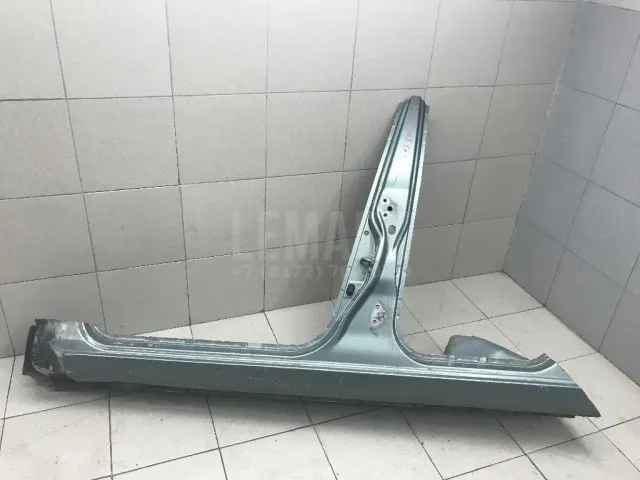 Порог со стойкой левый