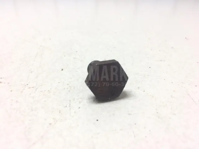 Болт маховика