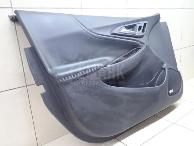 Обшивка двери передней левой для  BMW 3-serie G20/G21 2018
