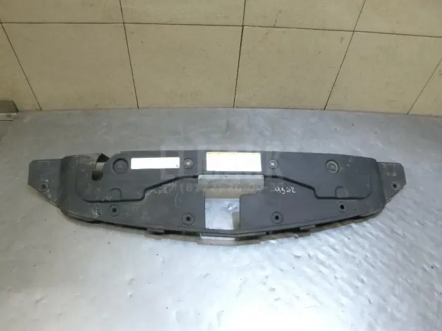 Кожух замка капота