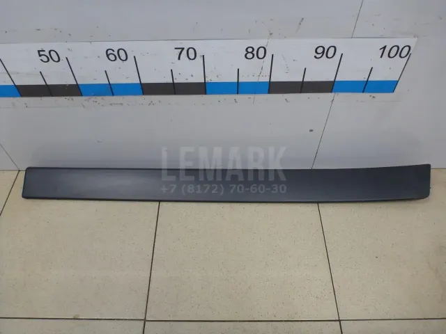 Молдинг задней левой двери