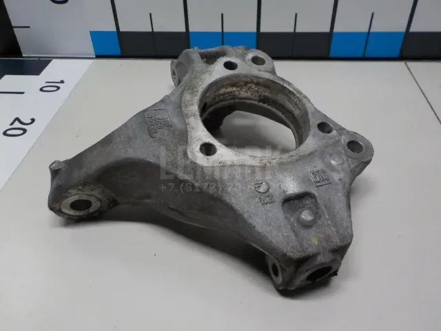 Кулак поворотный передний правый для  Daewoo Novus 2004