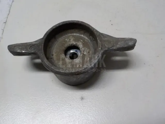 Опора заднего амортизатора для  GM Pontiac Vibe 2002-2007