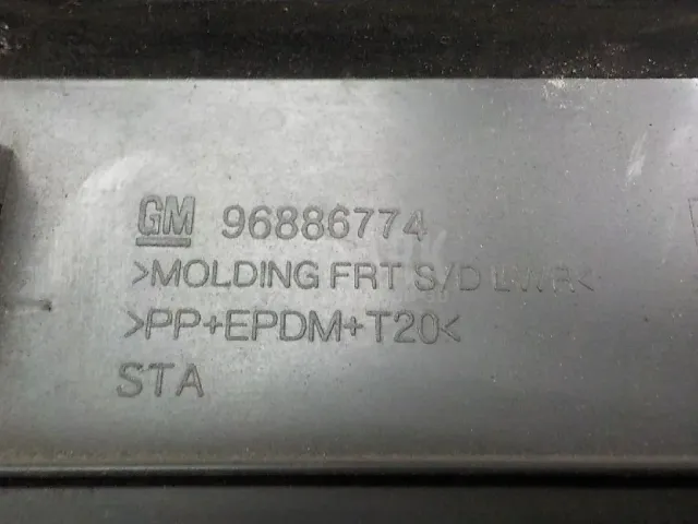 Молдинг передней правой двери для  Ford America Mustang 2005-2009