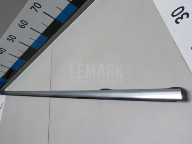 Накладка стекла переднего правого для  BMW X3 F25 2010-2017