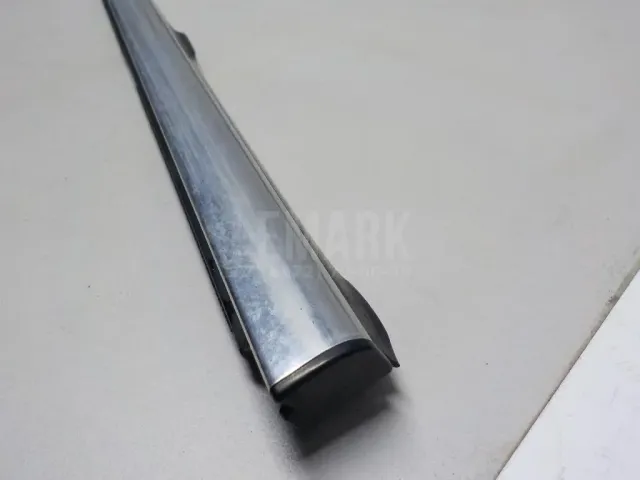 Накладка стекла переднего правого для  BMW X3 F25 2010-2017