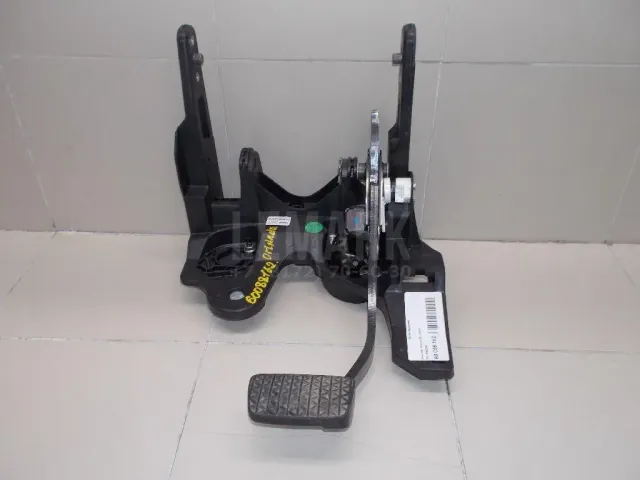 Блок педалей для  BMW 6-serie E63 2004-2009