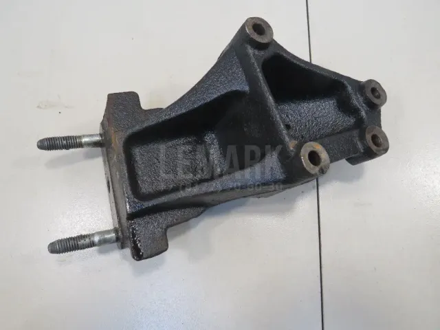 Кронштейн двигателя правый для  BMW X5 E70 2007-2013