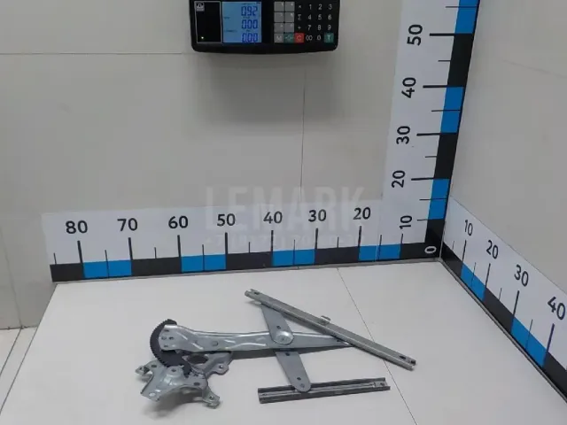 Стеклоподъемник электр. задний левый
