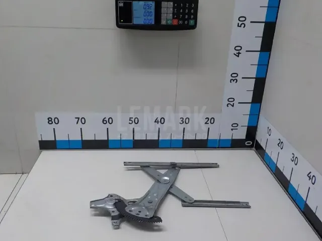 Стеклоподъемник электр. задний правый