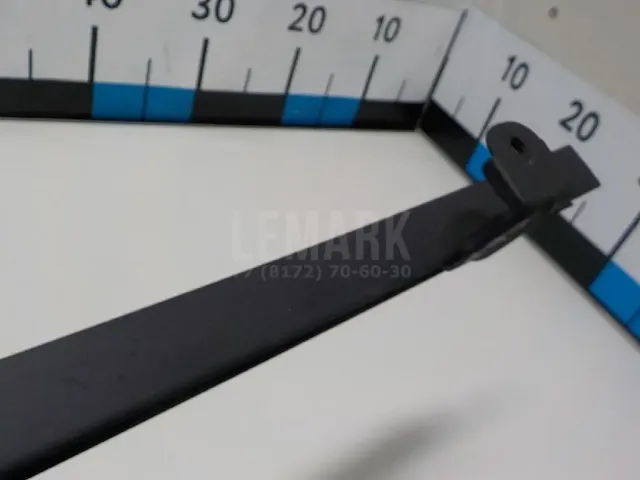 Направляющая стекла двери