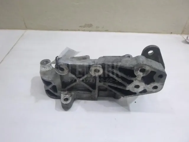 Кронштейн кондиционера для  BMW X3 E83 2004-2010