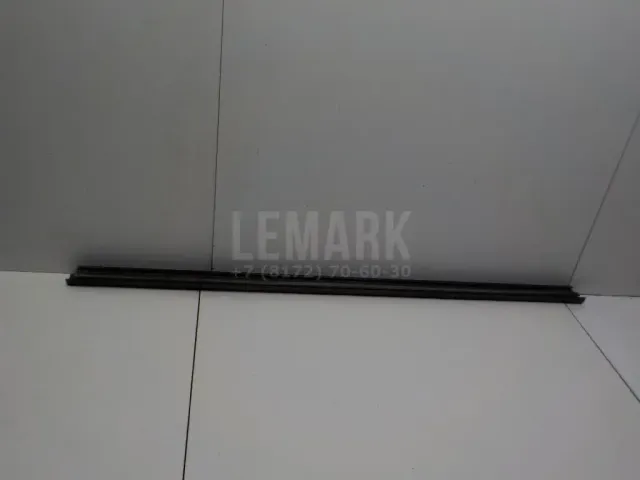 Накладка стекла переднего левого