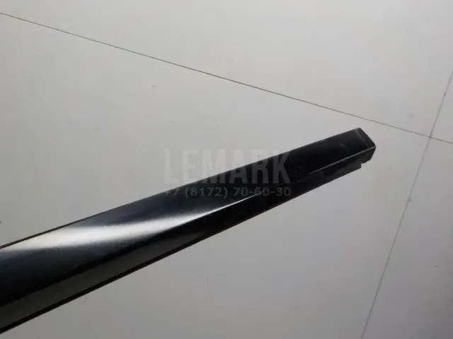 Накладка стекла переднего левого