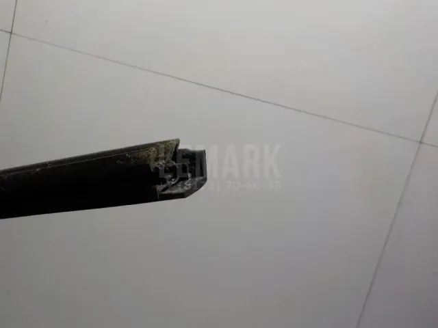 Накладка стекла переднего левого