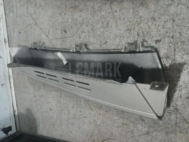 Накладка двери багажника