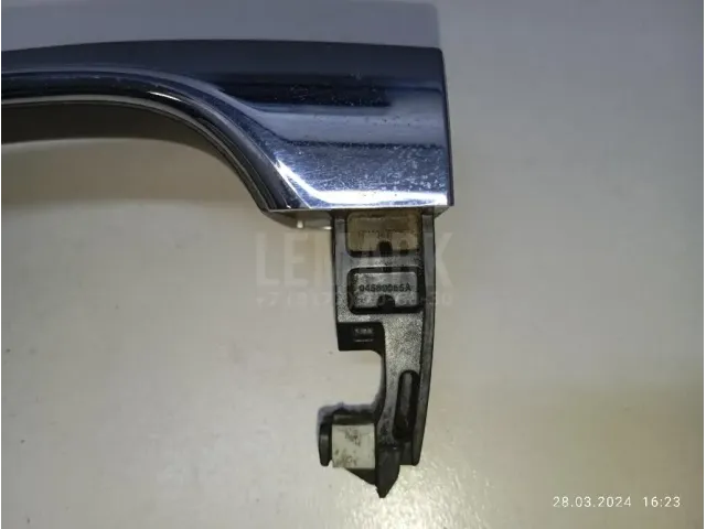 Ручка двери задней наружная для  CASE SV300 2012