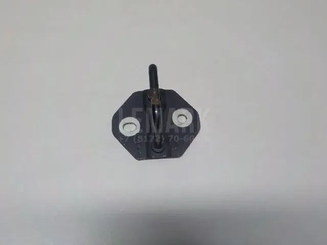 Ответная часть замка капота
