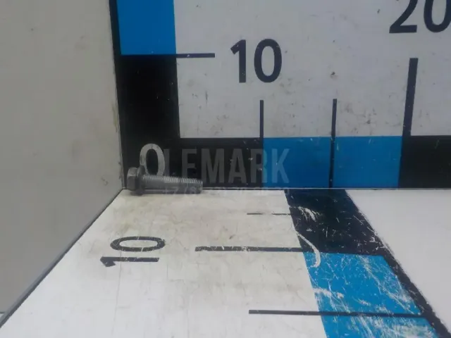 Болт опоры