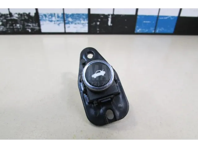 Кнопка открывания багажника для  Ford KA 2016