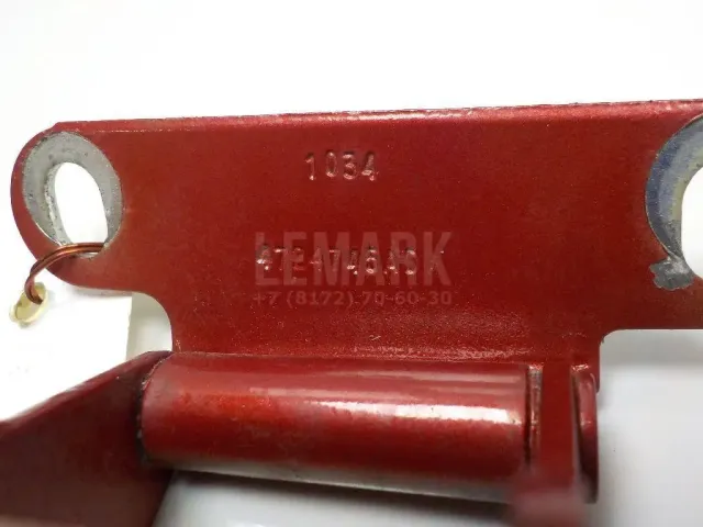 Петля двери багажника