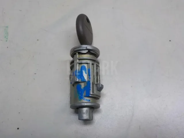 Вставка замка зажигания с ключом