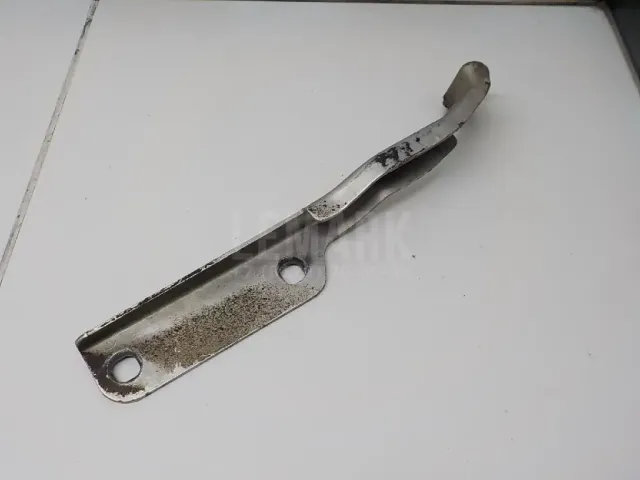 Петля капота левая