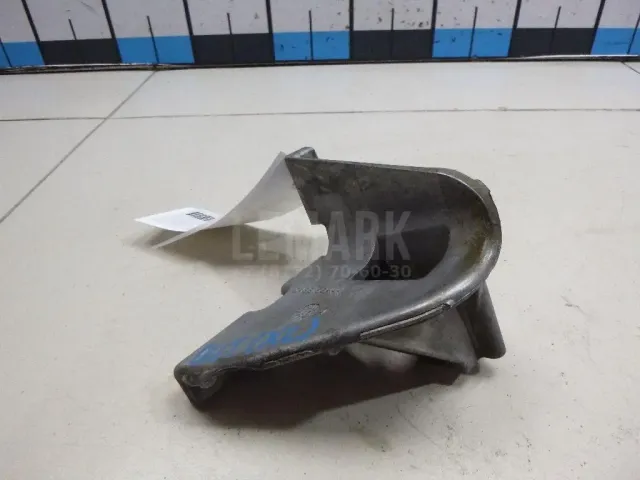 Кронштейн кондиционера для  BMW X3 E83 2004-2010