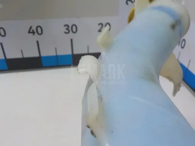 Бачок омывателя лобового стекла