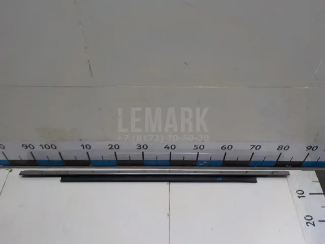 Накладка стекла заднего левого