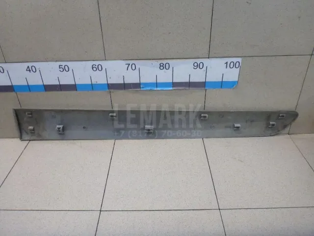 Молдинг задней левой двери