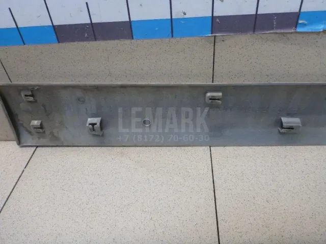 Молдинг задней левой двери