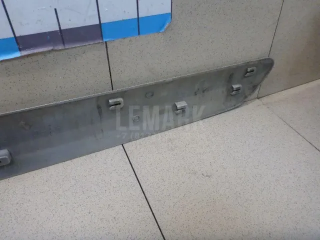 Молдинг задней левой двери