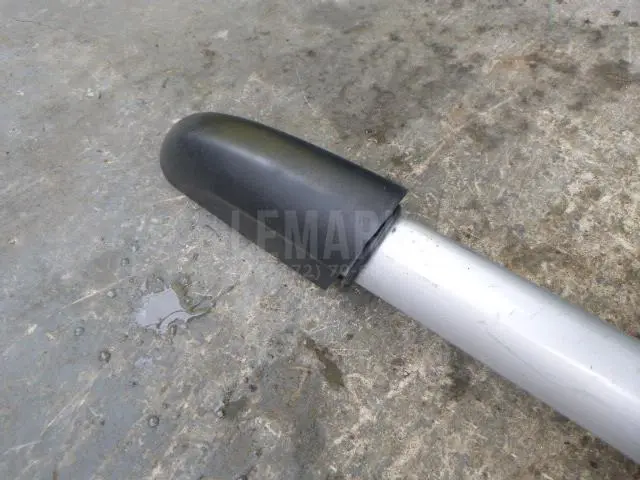 Рейлинг правый (планка на крышу)