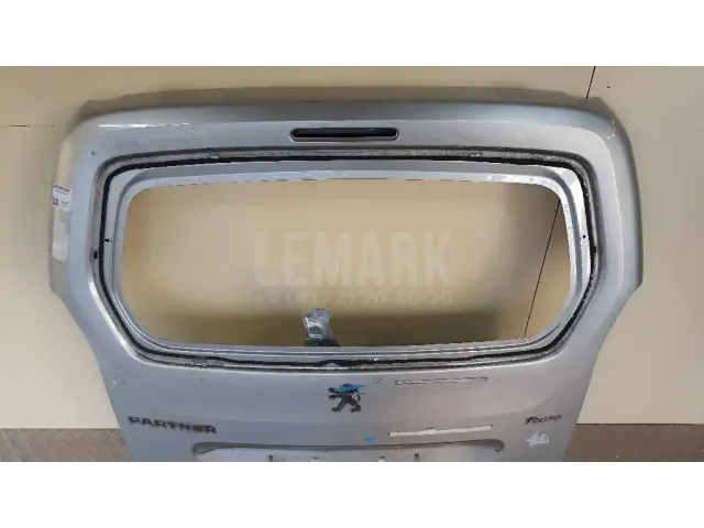 Дверь багажника