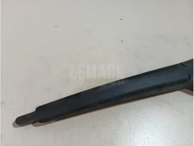 Поводок стеклоочистителя заднего