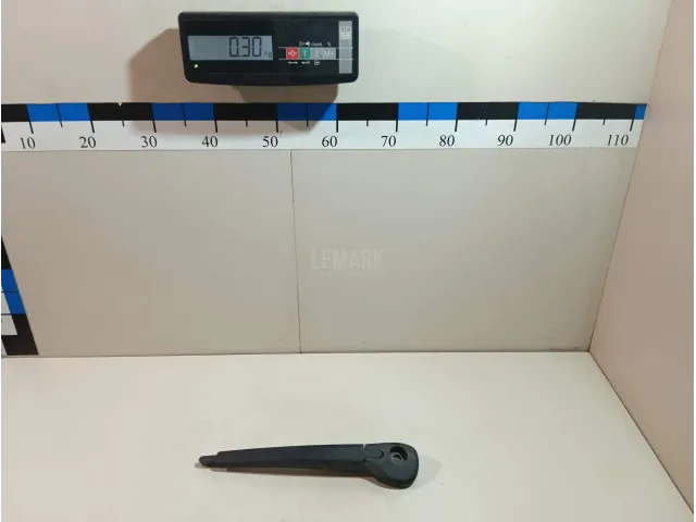 Поводок стеклоочистителя заднего