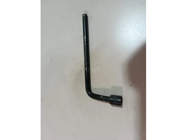 Ключ баллонный