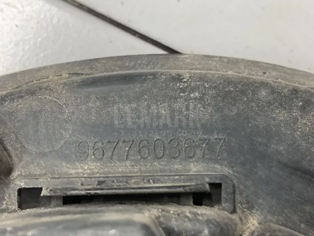Решетка в бампер центральная для  Avatr