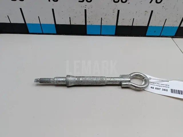 Крюк буксировочный
