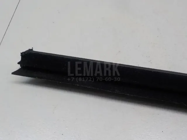 Накладка стекла переднего левого для  BMW 2-serie F22/F23/F87 2013-2020
