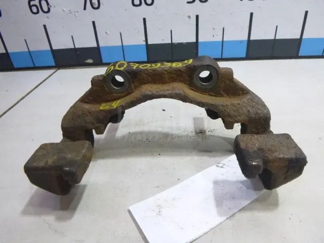Скоба суппорта переднего