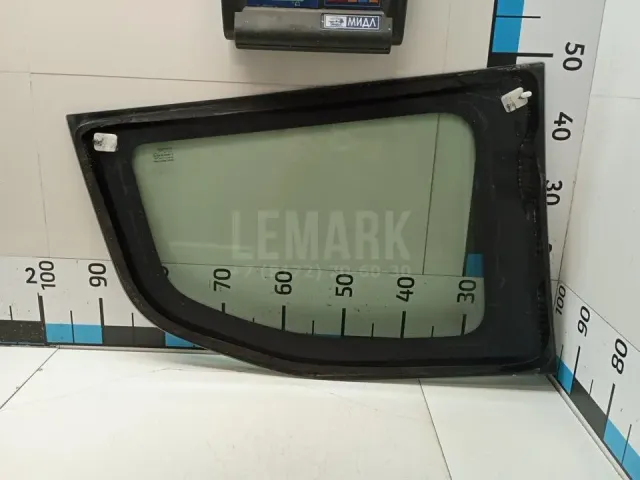 Стекло кузовное глухое правое для  Citroen Saxo 1999-2003