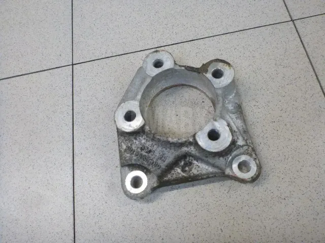 Кронштейн (п.з.к.) для  Audi Q3 (8U) 2012-2018
