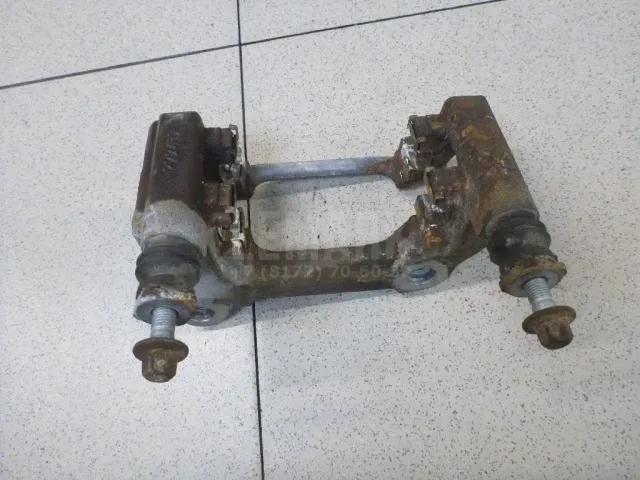 Скоба суппорта заднего правого для  Honda Accord V 1996-1998