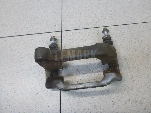 Скоба суппорта заднего правого для  Honda Accord V 1996-1998